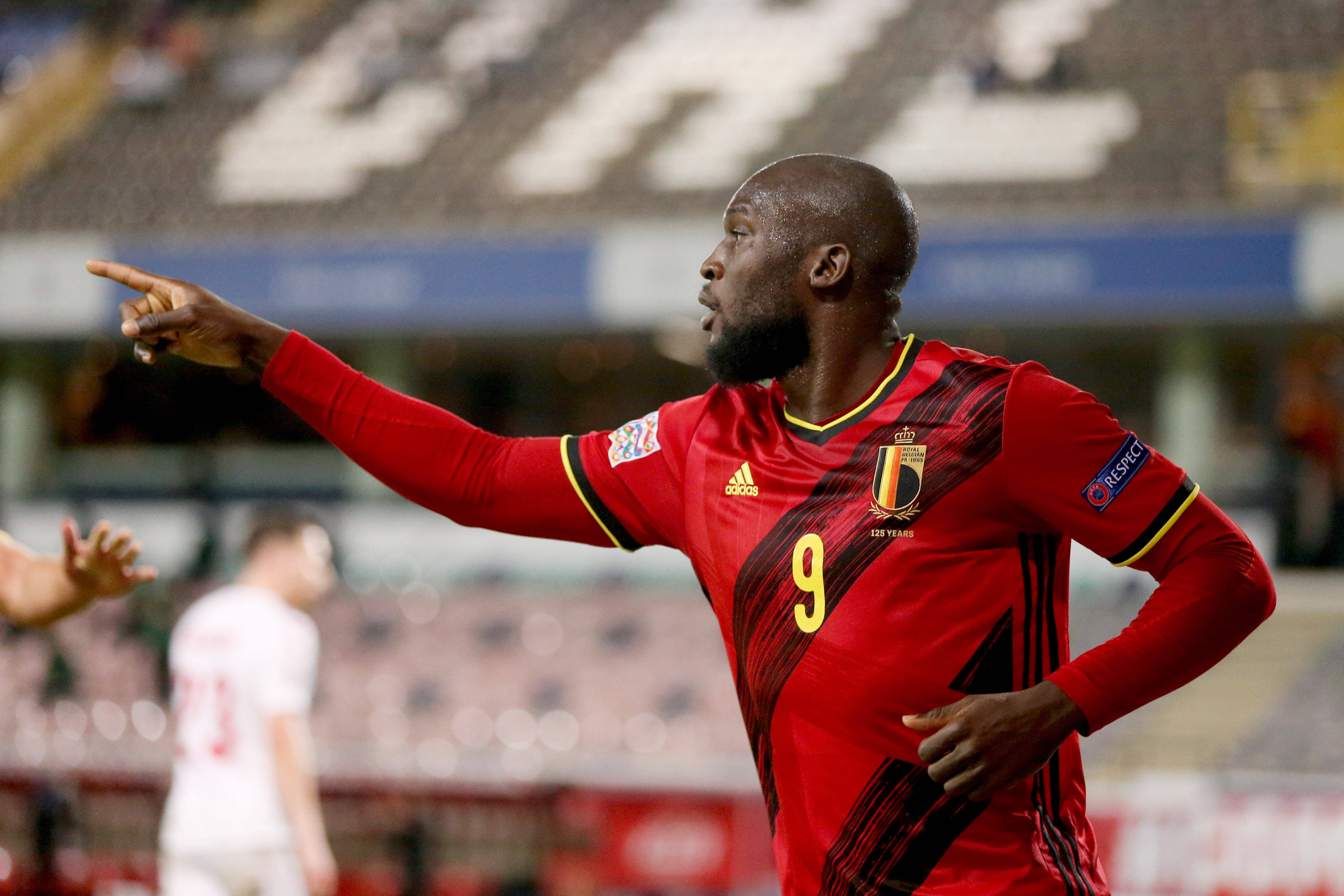 包含欧洲杯强强对决，激烈比赛即将上演的词条