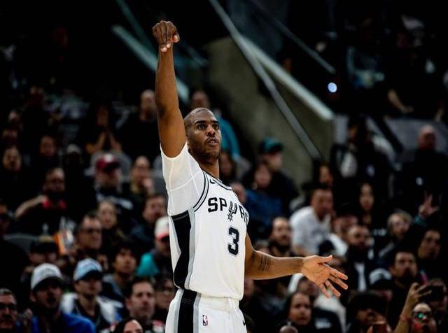 灰熊队击败马刺队,主场取得开门红 灰熊队击败马刺队,主场取得开门红