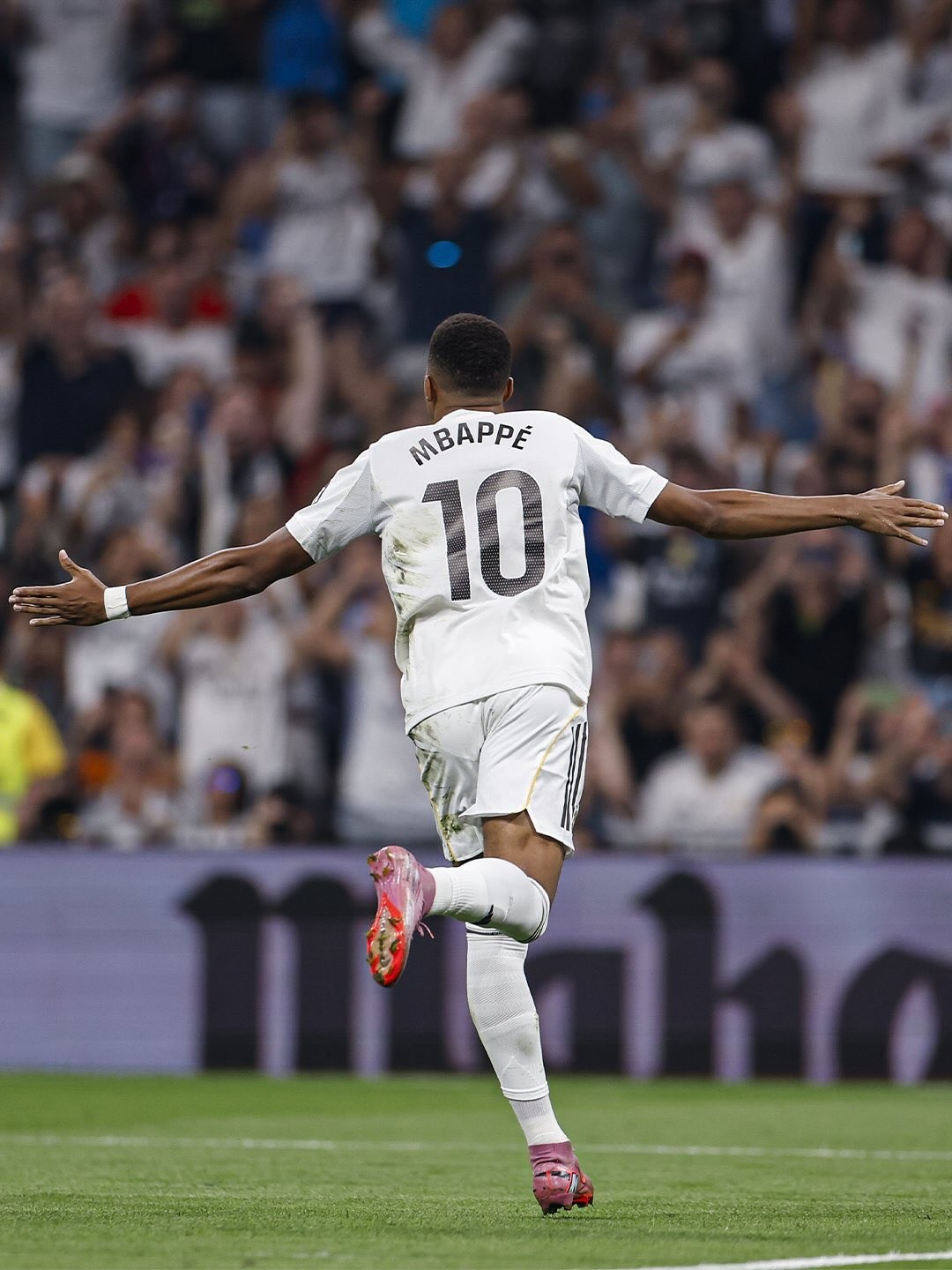 罗马尼亚主场惨败希腊，姆巴佩制胜球助球队获胜