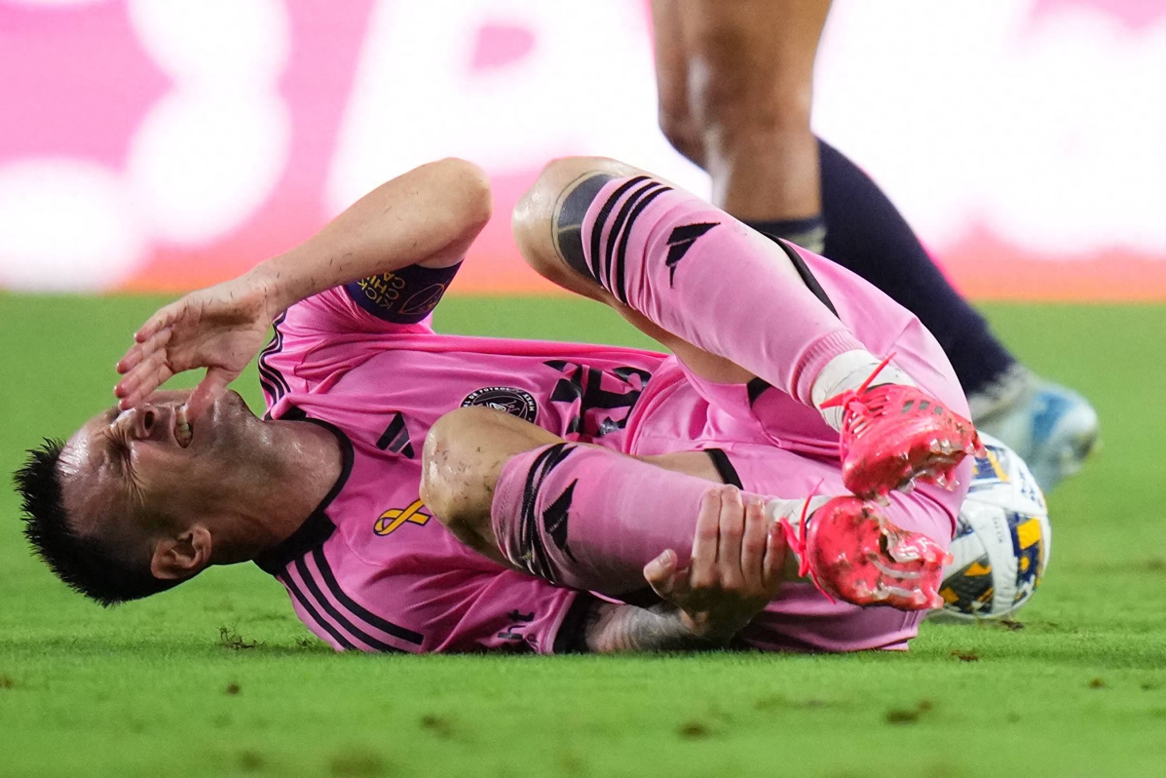 雷火电竞充值-梅西破门无效：巴萨遭遇里昂顽强抵抗