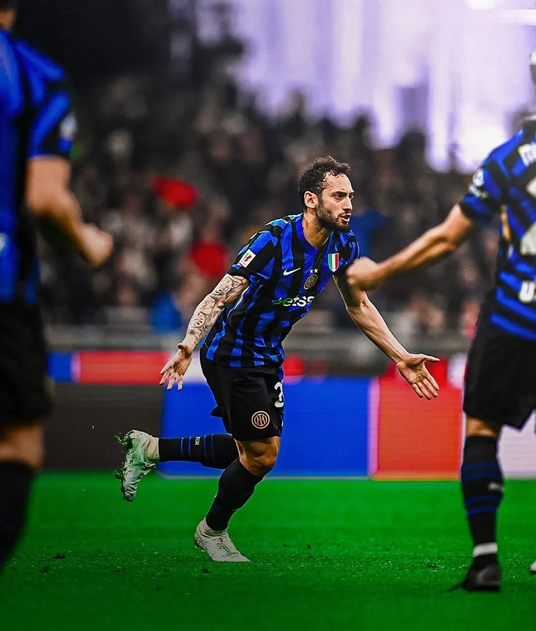 AC米兰逆转晋级，马德里竞技惊险出局的简单介绍