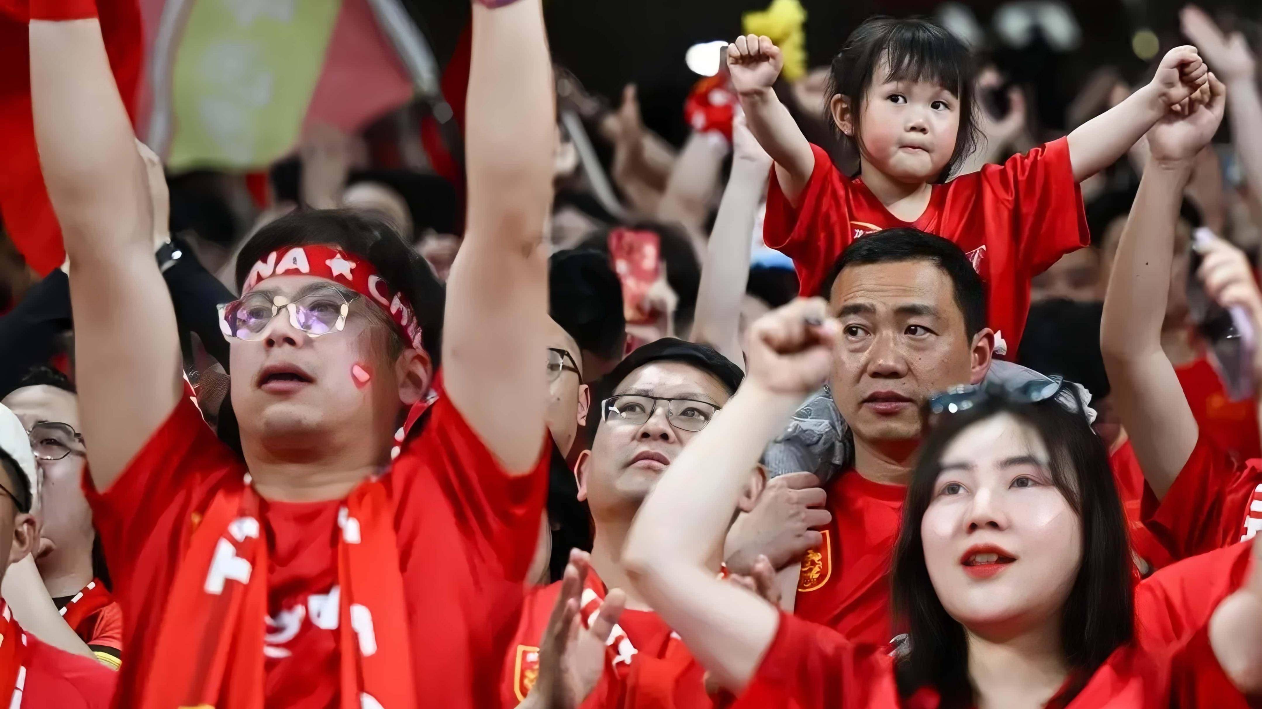 雷火电竞简介-足球场上的精彩瞬间引发观众追捧的简单介绍