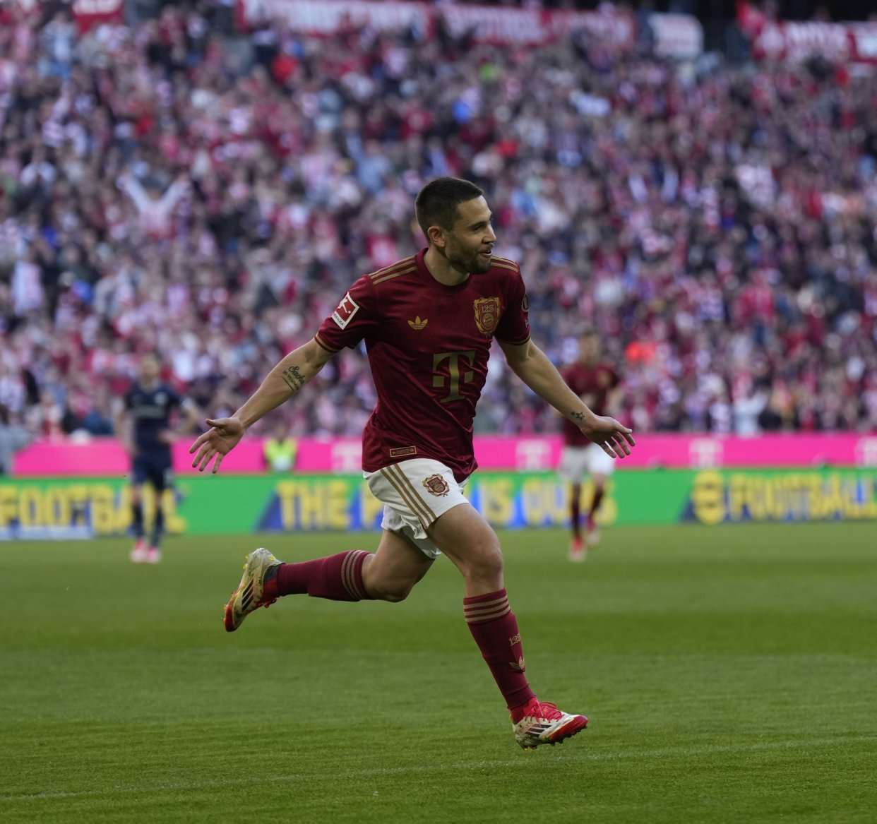 拜仁客场逆袭，晋级欧冠半决赛