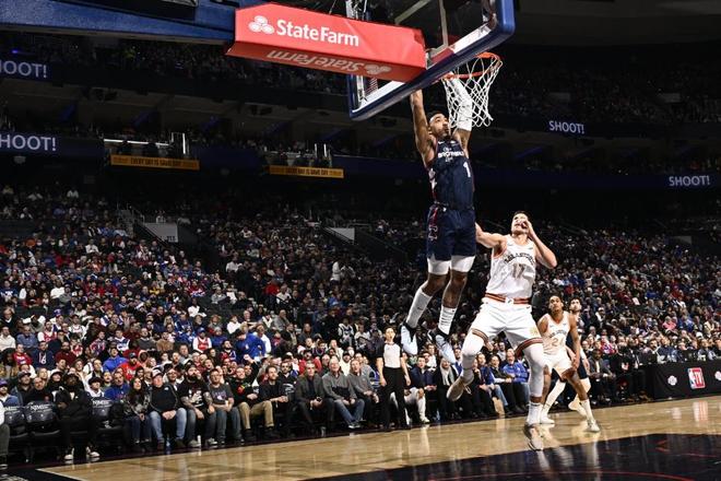 包含辽宁队险胜76人，恩比德刷新纪录的词条