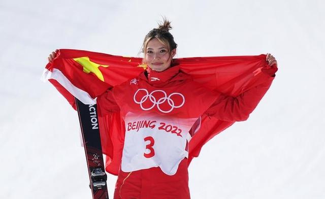 奥地利选手在滑雪项目中夺冠