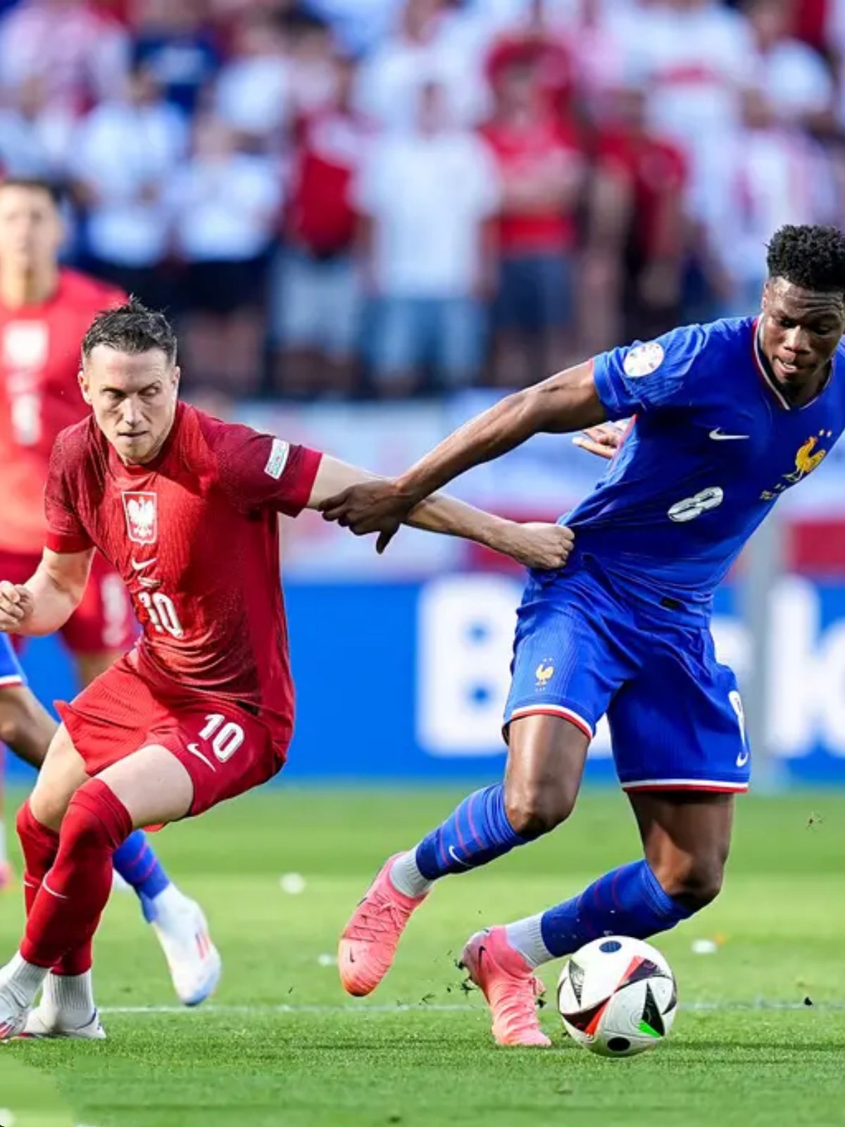 雷火电竞-波兰横扫马赛，姆巴佩状态火热