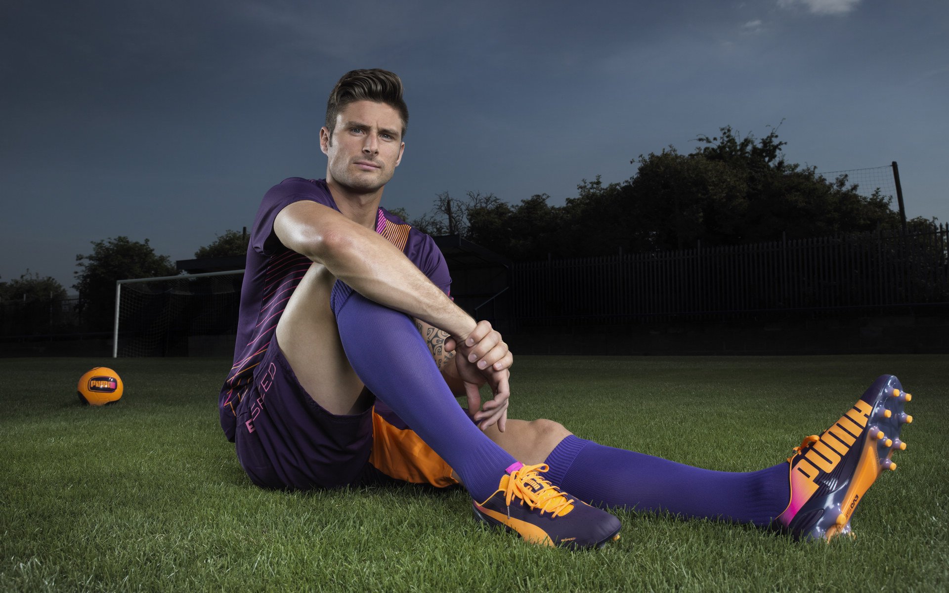 雷火电竞-风暴中航向不变！荷兰争冠战力克丹麦，关键先生布雷默一锤定音